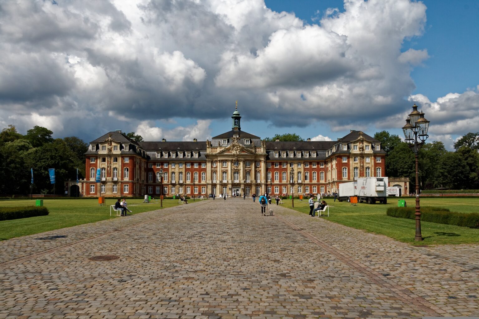 Das Schloss Münster ist das Herzstück der Stadt.