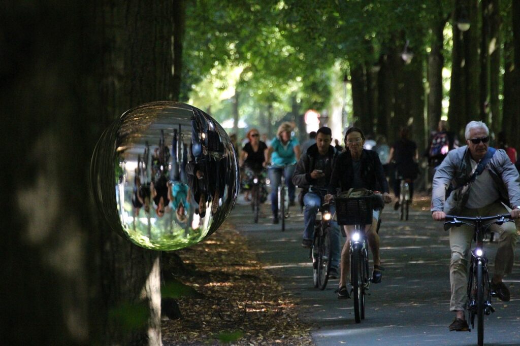 Zu den beliebtesten Fahrradwegen und Fahrradstraßen in Münster gehört definitiv die Promenade! Leezenflow. Auch das Programm Fahrradnetz 2.0 in Münster soll umgesetzt werden. Unter anderem beim Stadtradeln kann über die Promenade in Münster gefahren werden.