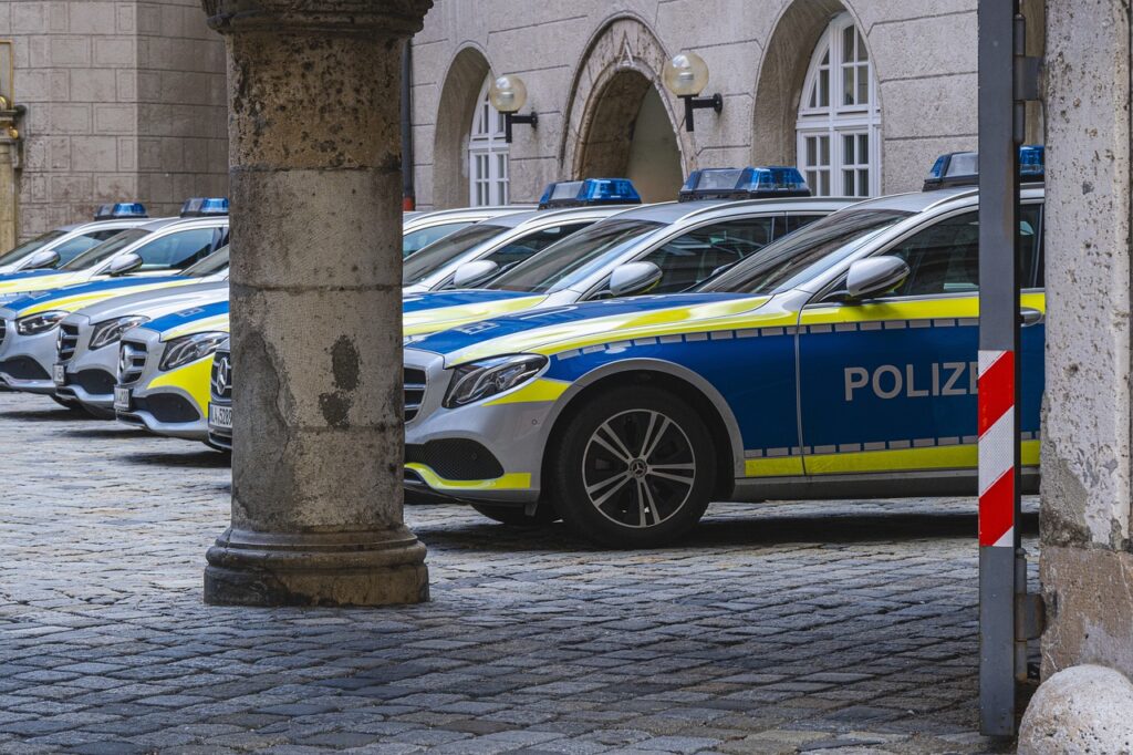 Münster: Polizeibeamte nach Skandal wieder im Einsatz. Schockierende antisemitische Beleidigung in der Nähe der Ärztekammer Münster. Polizei sucht Zeugen. Hinweise bitte an 0251 275-0. Zeigen Sie Zivilcourage und helfen Sie mit!