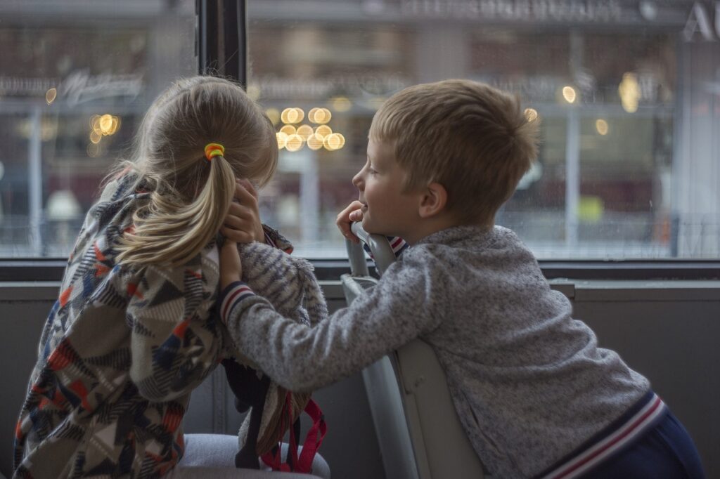 Das Eltern-Kind-Ticket gilt ab dem 24.7. und ist für Eltern und Schulkinder kostenlos.