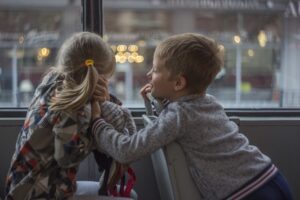 Das Eltern-Kind-Ticket gilt ab dem 24.7. und ist für Eltern und Schulkinder kostenlos.