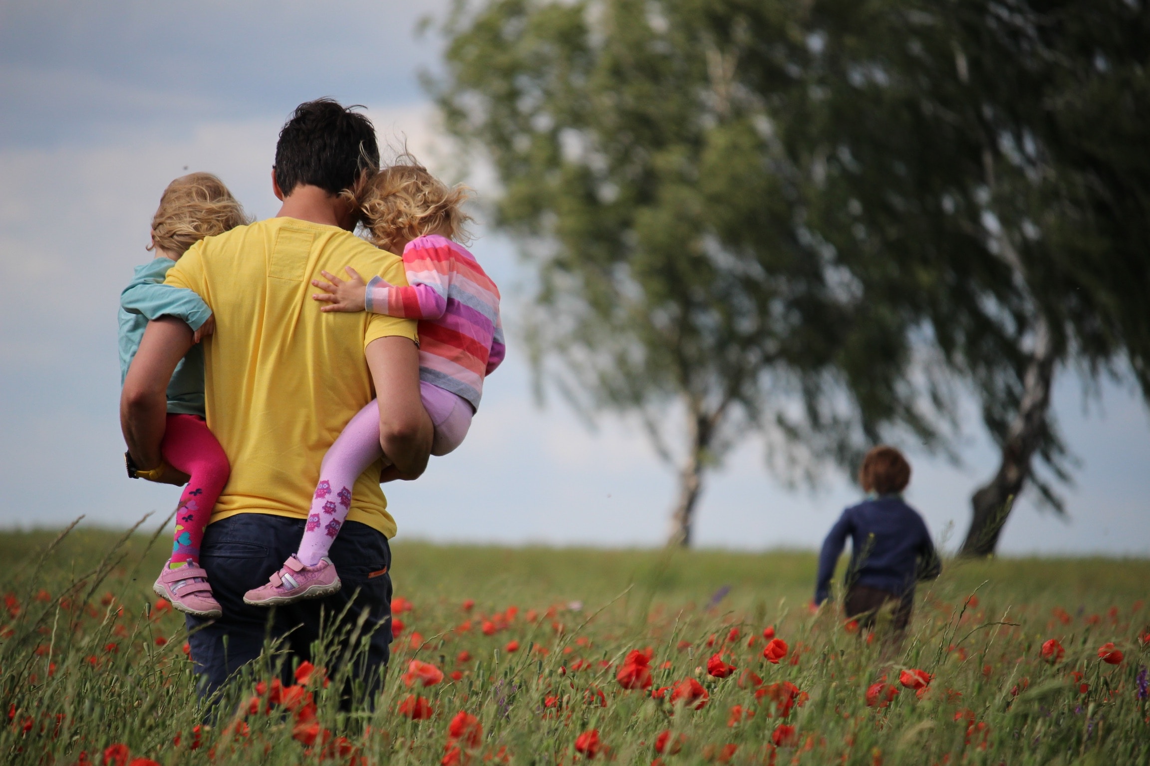 Aktivitäten mit Kindern: Ein spannender Nachmittag mit Bastelarbeiten oder Backen kann Kindern helfen, ihre Kreativität zu entfalten und gleichzeitig wertvolle Fertigkeiten zu erlernen. Auch ein Ausflug in die Natur, etwa zum Wandern oder Fahrradfahren, ist eine hervorragende Möglichkeit, Kindern die Bedeutung von Bewegung und Umweltbewusstsein näher zu bringen.
