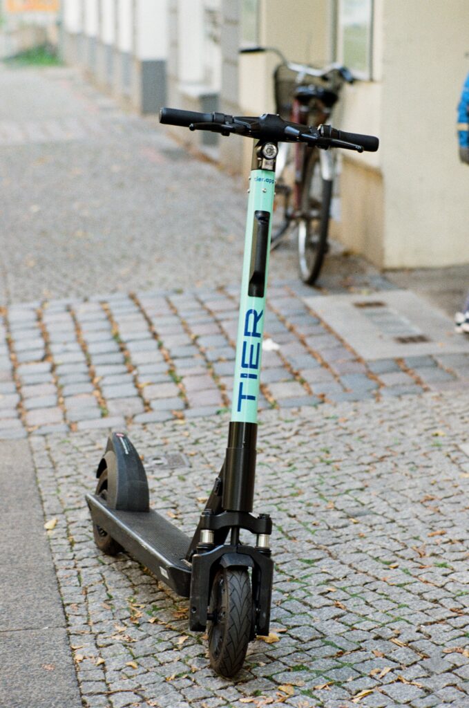 2023 verunglückten 73 Personen bei E-Scooter-Unfällen in Münster. Alkohol ist eine Hauptunfallursache. Maßnahmen zur Unfallverhütung sind geplant.