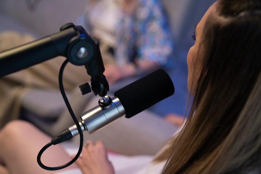 ASMR ist eine Möglichkeit, sich durch visuelle und auditive Reize zu entspannen.