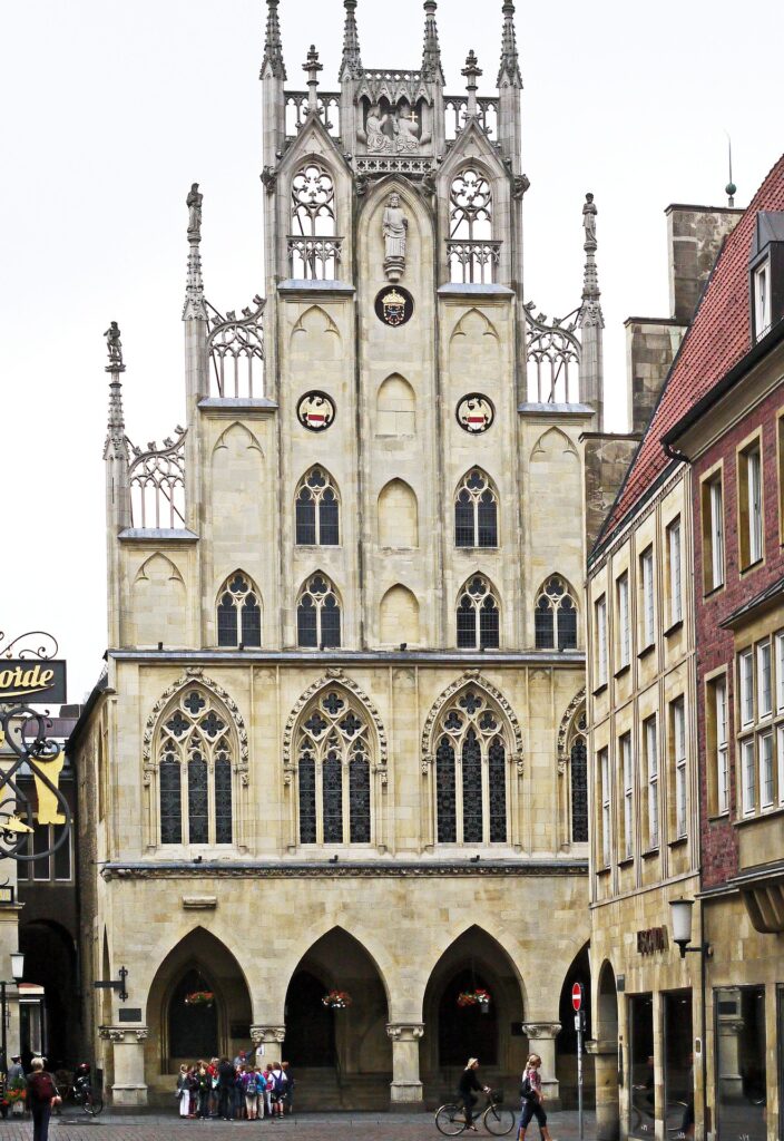 Münster entscheidet sich gegen die Umbenennung von sieben historisch belasteten Straßennamen – trotz politischer und gesellschaftlicher Kontroversen.