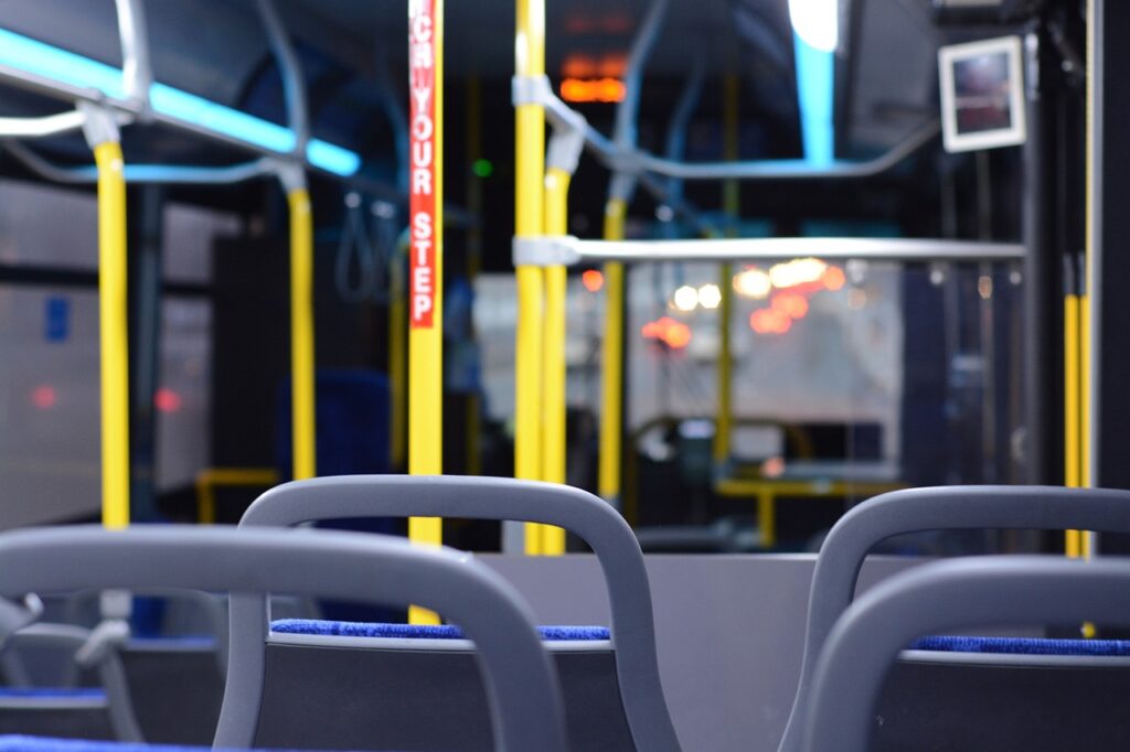 Kürzungen im Angebot der Buslinien X90 und S90 wurden im Kreis Coesfeld beschlossen. Erfahren Sie mehr über die Hintergründe, Widerstände und Auswirkungen der Entscheidung. Schnellbuslinien betroffen: Bauarbeiten im Martiniviertel und neue Verkehrsführung verändern den Busverkehr in Münster nachhaltig. Seit 10 Jahren setzen die Stadtwerke auf Elektrobusse in Münster – mit klaren Zielen für Klima, Lärm und Lebensqualität.