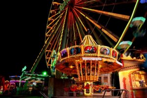 Der Herbstsend Münster 2025 bringt vom 25. Oktober bis 2. November Fahrgeschäfte, Feuerwerk und Tradition auf den Schlossplatz.