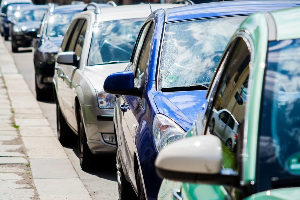 Technische Probleme bei der Online-Kfz-Zulassung im Münsterland scheinen größtenteils behoben. Münster und Coesfeld melden Fortschritte, während Warendorf noch nachzieht.Mehr Autos denn je