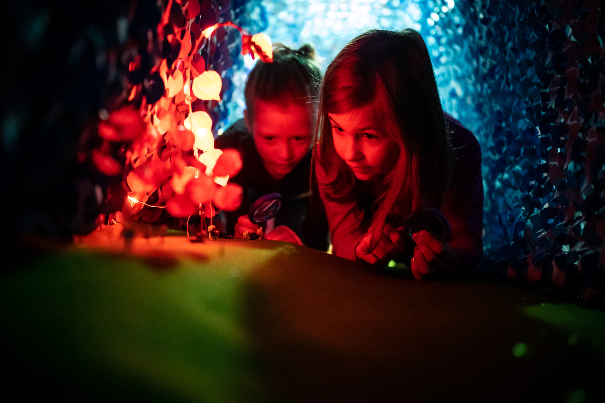 Kinderthater in Münster tritt in allen Formen und Farben auf. Hier zum beispiel bei dem interaktiven Stück MikroGiganto. Theater für Kinder Münster.