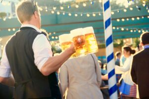 Das Oktoberfest 2026 in Münster startet am 25. September. Alle Infos zu Terminen, Tickets, Preisen, Einlass und Bezahlung.