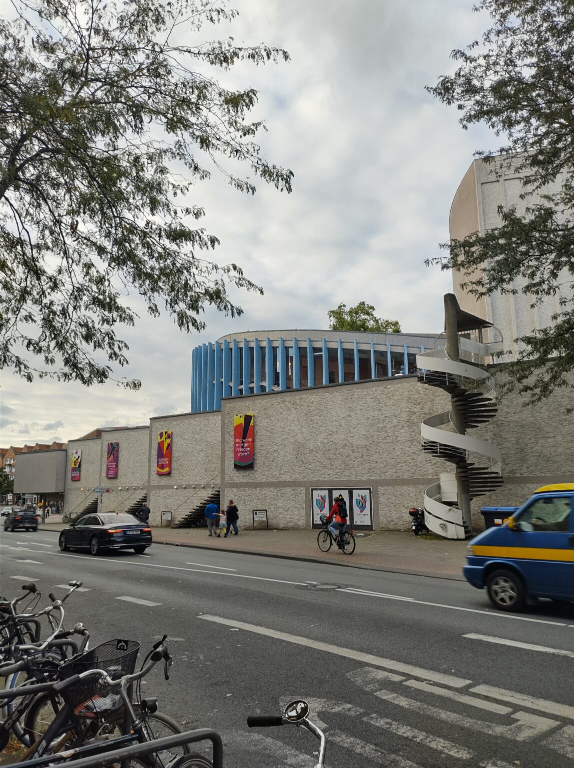 Streik am Theater Münster: 92 Prozent der Tänzer könnten ihre Stellen verlieren. Beschäftigte protestieren gegen drohende Jobverluste.