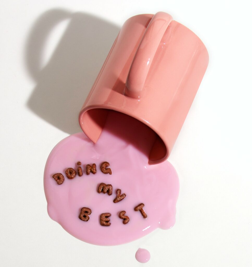 Perfektionismus ist das ständige Streben nach makellosen Standards und kann oft zu hohen Leistungen führen, aber auch zu übermäßigem Stress und Selbstkritik, wenn diese Standards nicht erreicht werden. Es ist wichtig, ein Gleichgewicht zu finden, um die positiven Aspekte des Perfektionismus zu nutzen, ohne von den negativen Auswirkungen überwältigt zu werden.