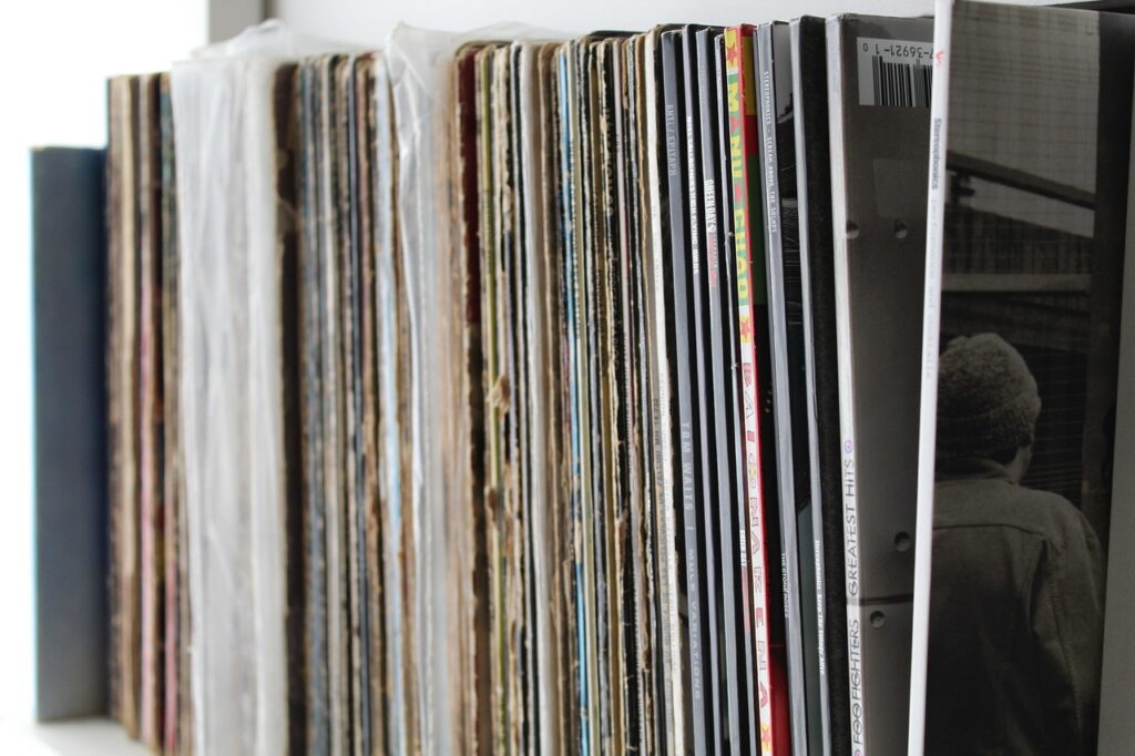 Entdecke den Dokumentarfilm „Mein Musikzimmer“, der leidenschaftliche Schallplatten-Sammler aus Osnabrück und Münster zusammenbringt und ihre gemeinsame Passion für Vinyl beleuchtet.
