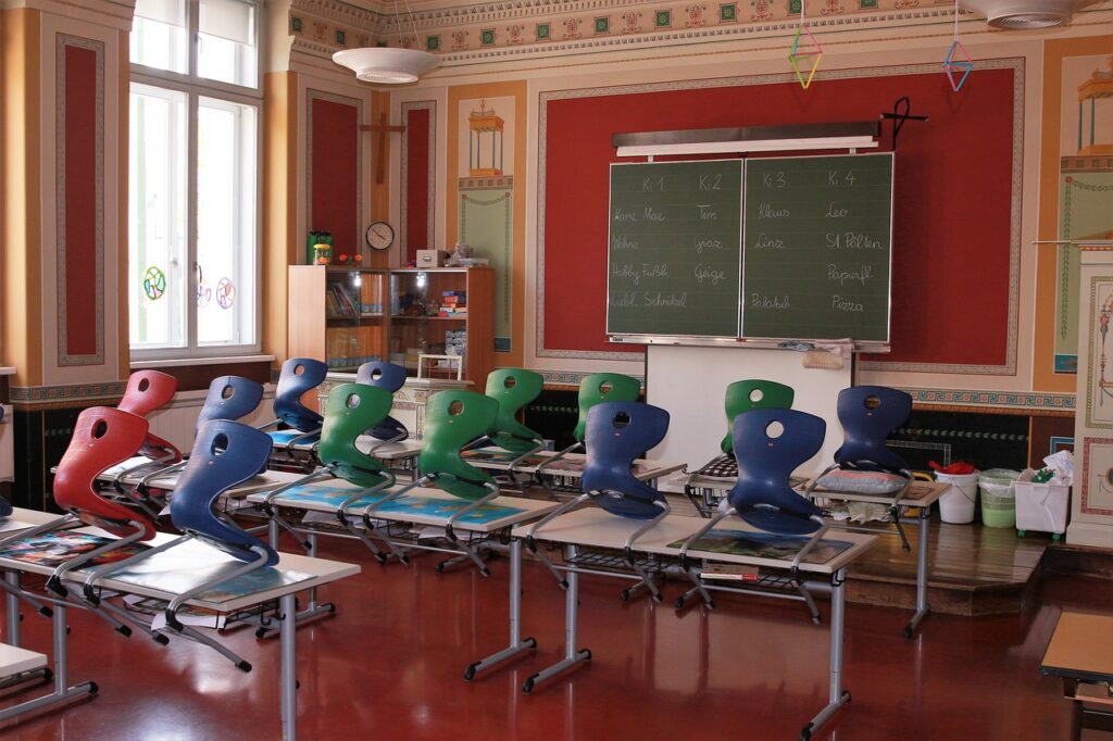 Bombendrohungen an Schulen in NRW sorgten für Unruhe. Hier erfahren Sie, wie die Schulen und Behörden reagierten.