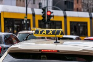 Essen führt Mindestpreise für Uber ein – ab 2026 dürfen Fahrten nur noch begrenzt günstiger als Taxis sein.