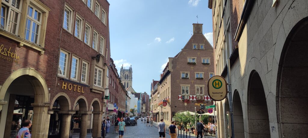 Erlebe traditionelle und moderne westfälische Gerichte in den charmantesten Gasthäusern der Stadt.