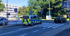 Symbolbild für die Polizei Münster, hier zu sehen ein Polizeiauto am Ludgerikreisel in Münster.