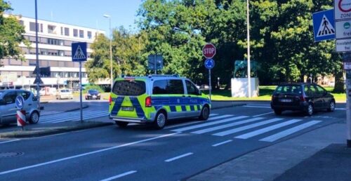 Symbolbild für die Polizei Münster, hier zu sehen ein Polizeiauto am Ludgerikreisel in Münster.