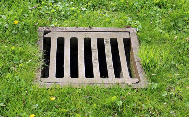 asserrohrbruch in Hünxe setzt Straßenbereich unter Wasser