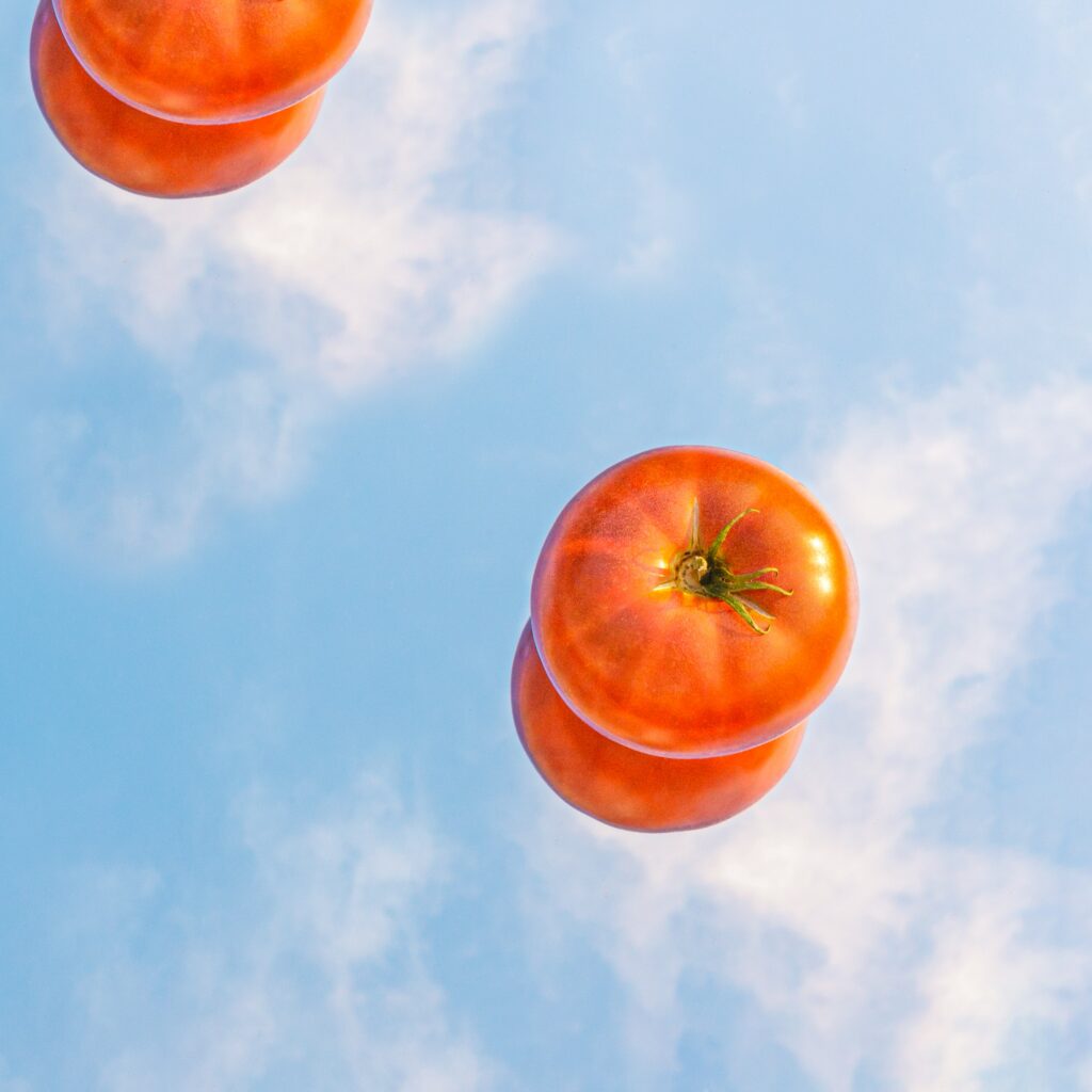 Die Pomodoro-Technik ist mehr als nur ein Zeitmanagement-Tool; sie ist eine Arbeitsphilosophie, die darauf abzielt, die Qualität und Effizienz deiner Arbeit zu verbessern, während sie gleichzeitig dein Wohlbefinden fördert. Mit einem einfachen Timer und einer Liste von Aufgaben kannst du diese Technik leicht in deinen Alltag integrieren und so deine Produktivität und Zufriedenheit steigern.