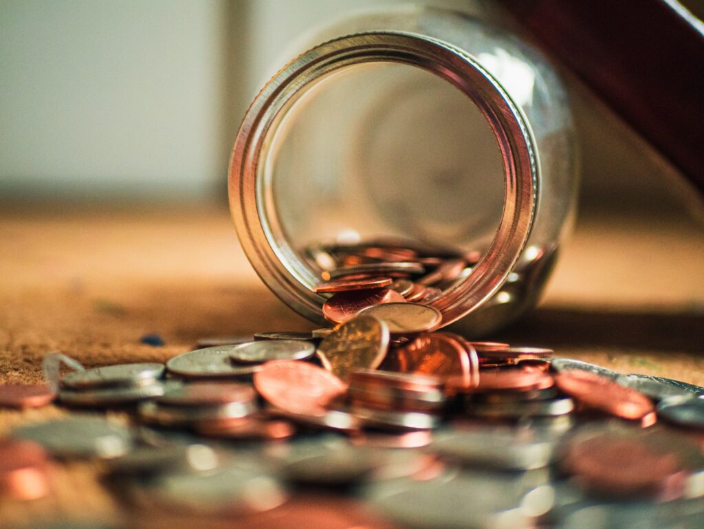 Weihnachtliches Spenden: Wie man in der Festzeit am effektivsten Gutes tut Einleitung: Die Bedeutung des Spendens zu Weihnachten Weihnachten, ein Fest der Liebe und des Gebens, inspiriert viele Menschen, über ihre Spendenentscheidungen nachzudenken. In dieser besinnlichen Zeit möchten viele einen Beitrag leisten, um die Welt ein Stück besser zu machen. Doch wie kann man sicherstellen, dass die Spenden gerade zur Weihnachtszeit den größtmöglichen Einfluss haben? Dieser Artikel bietet einen umfassenden Leitfaden für effektives Spenden während der Festtage.