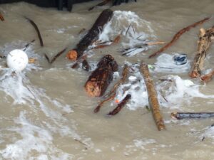 "Erfahre alles über die neuesten Entwicklungen der Hochwasserlage in Münster. Informiere dich über die Pegelstände von Münsterscher Aa, Werse und Angel sowie über die Maßnahmen der Stadt. Klimawandel und Niederschläge. Hochwasserschutz am Wilhelmshavenufer. Nordrhein-Westfalen ist das Bundesland mit dem höchsten Anteil an Risikoflächen. Der Hochwasserschutz in NRW steht unter Druck.