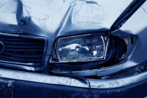 Unfall in Ascheberg-Herbern: BMW prallt auf Südstraße gegen Hauswand. Zwei alkoholisierte Insassen, Fahrer unklar – Polizei ermittelt. Die Kokainfahrt auf der A1 bei Greven endete mit einem Einsatz der Polizei Münster und einem Strafverfahren.