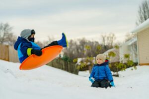 Perfektes Winterwochenende in NRW Erster Absatz: Das perfekte Winterwochenende in NRW ist gekennzeichnet durch strahlende Sonne und reichlich Schnee, was es zu einem Traumziel für Wintersportbegeisterte macht. Ob Skifahren, Rodeln oder Schneewandern, die Möglichkeiten sind vielfältig und ziehen Menschen aus allen Teilen Nordrhein-Westfalens und darüber hinaus an.