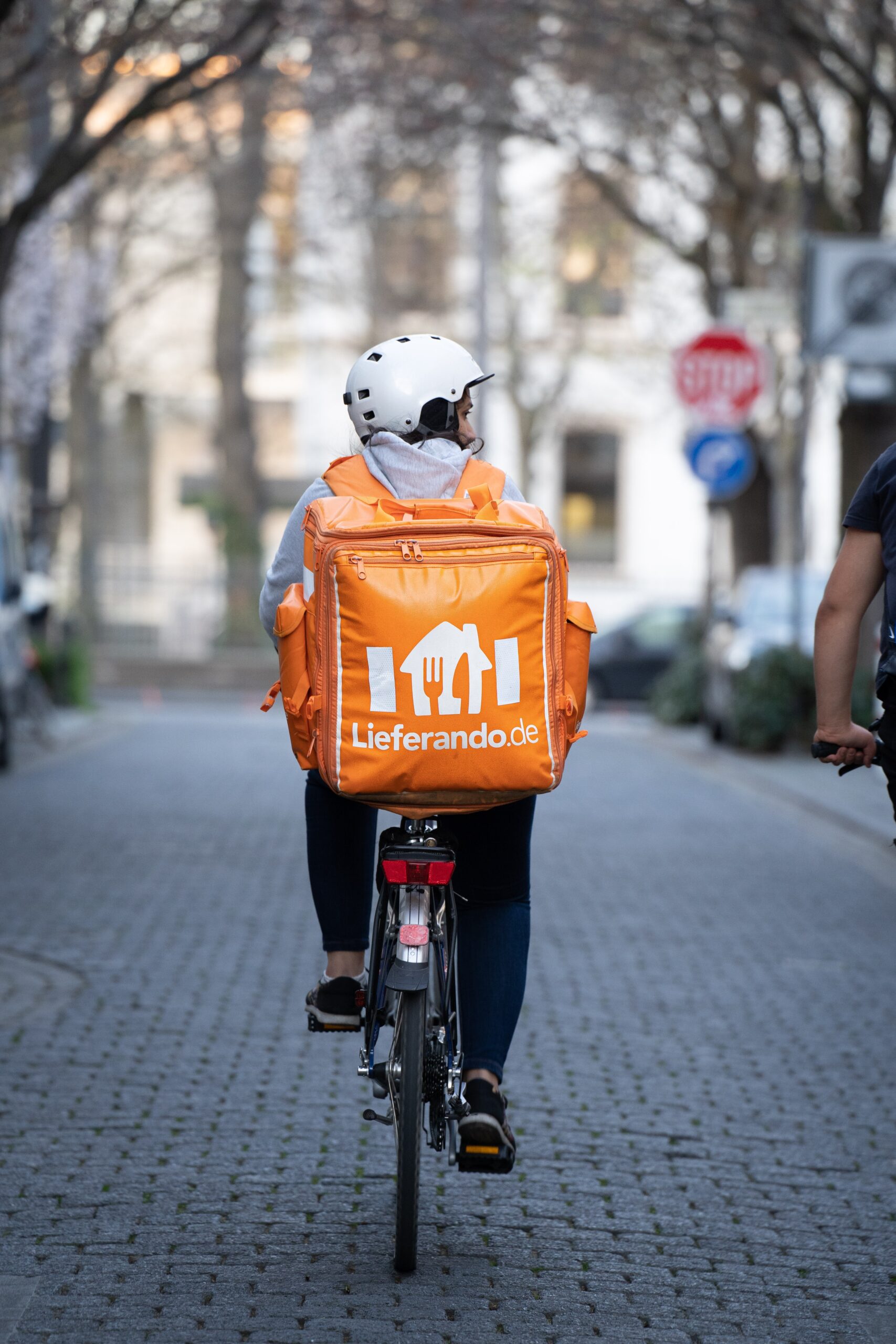 Erfahre alles über Minijobs in Deutschland: Verstehe die Rechte, Pflichten und steuerlichen Aspekte, die mit dieser beliebten Beschäftigungsform einhergehen. Entdecken Sie, wie rechtsextreme Hetze gegen Pizzerien und Moscheen in Nordrhein-Westfalen zunimmt, und erfahren Sie, welche Maßnahmen ergriffen werden, um diesen wachsenden Problem zu begegnen.