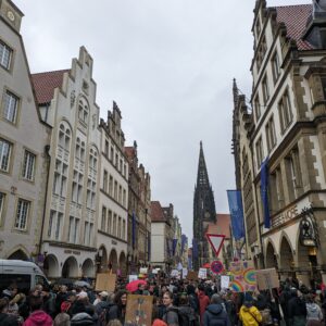 Über 30.000 Menschen demonstrierten in Münster gegen den AfD Neujahrsempfang, in der größten Demonstration der Stadtgeschichte. Ein Zeichen gesellschaftlicher Solidarität und Demokratie.