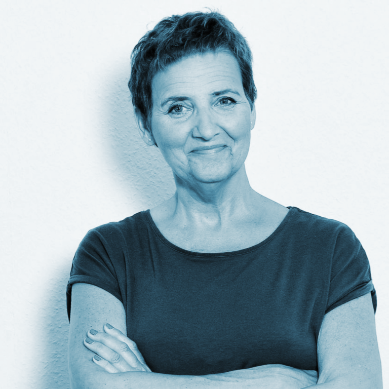 In einer Welt, in der Familienunternehmen nicht nur wirtschaftliche, sondern auch persönliche Herausforderungen bewältigen müssen, hat Elke Schaaf eine Nische gefunden, in der sie echte Veränderung bewirken kann. Ihr Ansatz, das Coaching für Familienunternehmen mit dem Reiss-Profil zu integrieren, hat nicht nur in der Theorie, sondern auch in der Praxis bewiesen, dass tiefgehendes Verständnis für individuelle Motivationsstrukturen der Schlüssel zu nachhaltigem Erfolg ist.