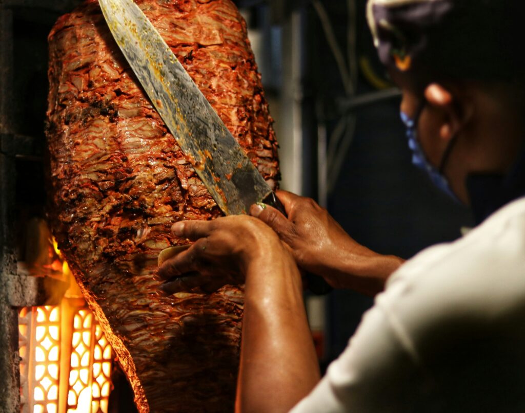 Die besten Dönerläden in Münster findest du in unserem Beitrag. Auf dem Bilkd selbst findest du einen Dönerspieß. Gemeinsam beantworten wir die Frage "Was ist der beste Döner in Münster?".