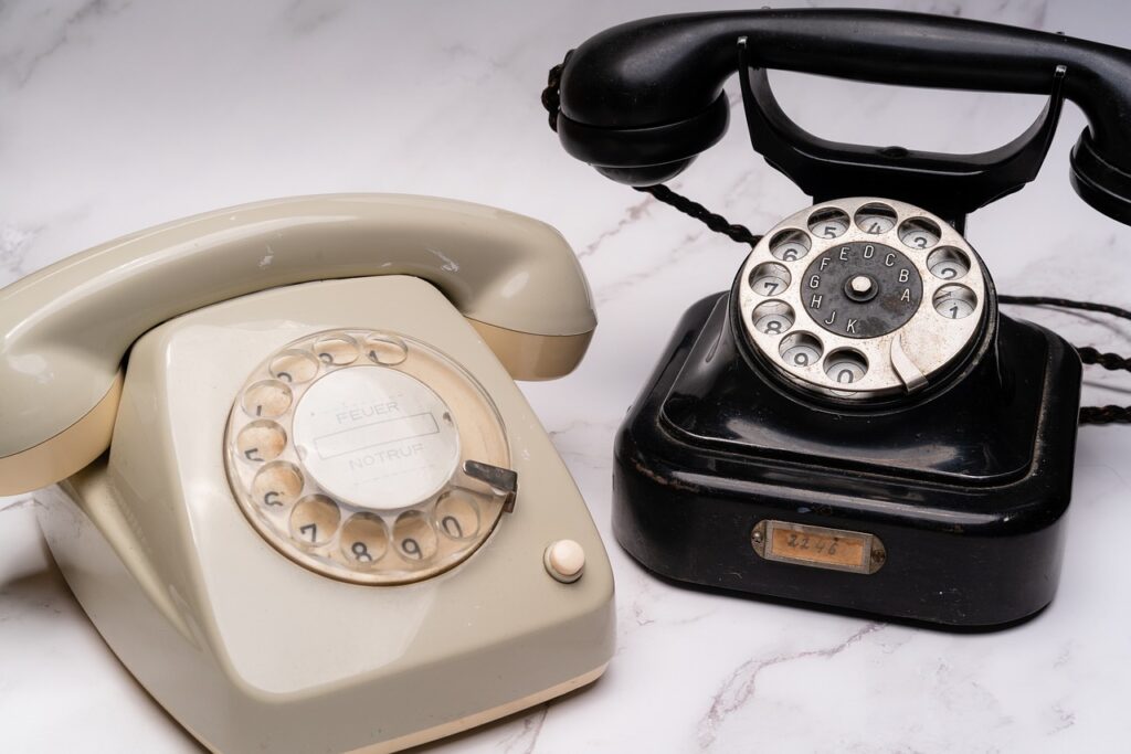 Die Telefonseelsorge Münster verzeichnet steigende Zahlen bei Seelsorge- und Beratungsgesprächen. Krankheit und Einsamkeit sind häufige Themen. Ehrenamtliche bieten rund um die Uhr Hilfe an.