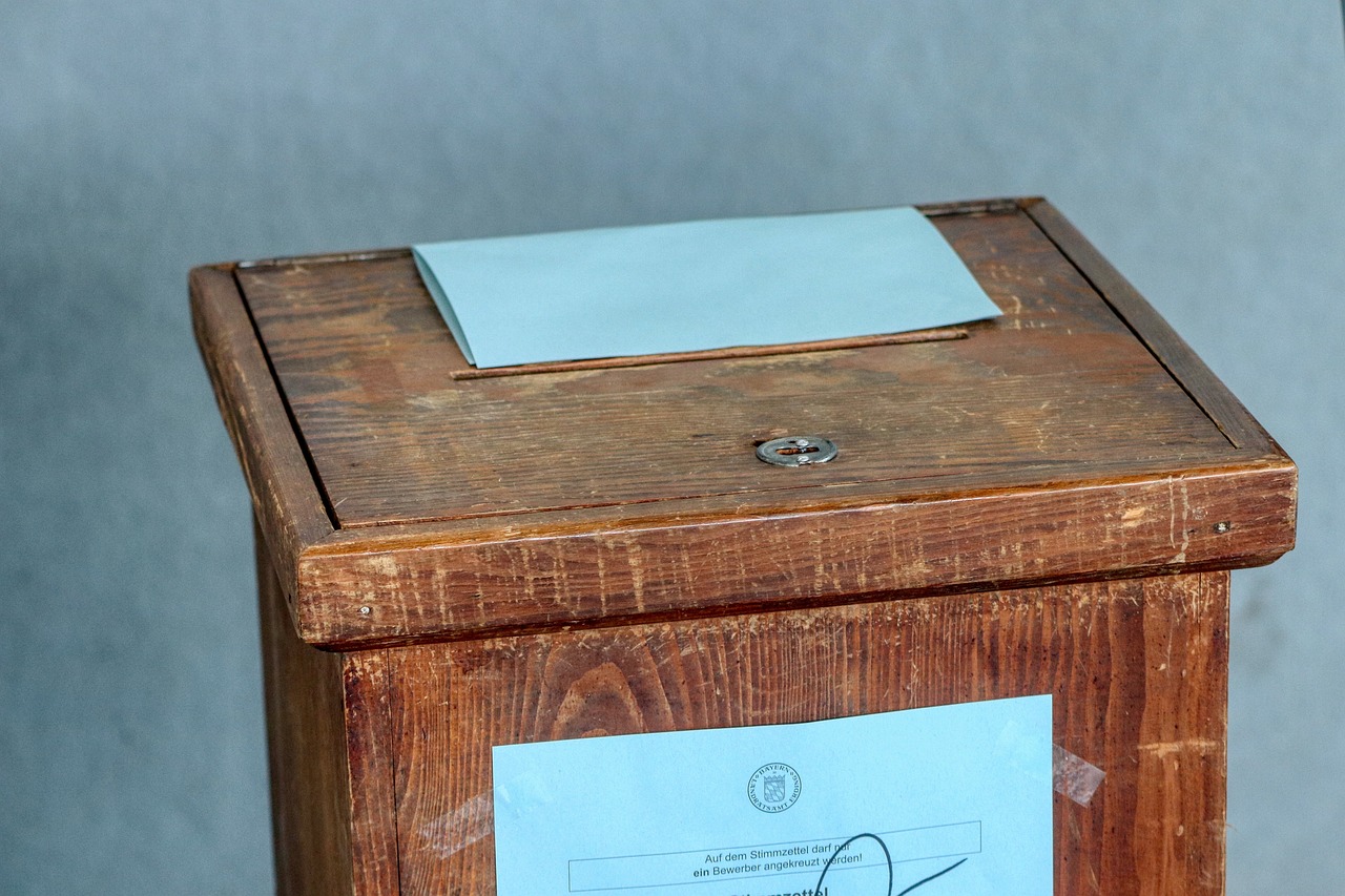 Erfahren Sie, wie Münster sich auf die Europawahl vorbereitet, indem es Freiwillige mobilisiert, um die erforderlichen 3550 Wahlhelfer zu gewinnen,
