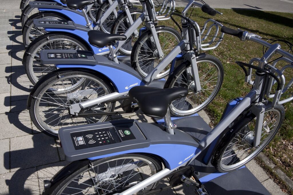 : Entdecken Sie den "Masterplan Mobilität Münster 2023+", eine wegweisende Initiative zur Schaffung einer umweltfreundlichen und klimaneutralen Mobilität in Münster, die die Stadt bis 2035 transformieren wird. Mit 31 neuen Mobilstationen treibt Münster die umweltfreundliche Mobilität im Stadtgebiet entscheidend voran. Alle Infos zu Konzept und Standorten.