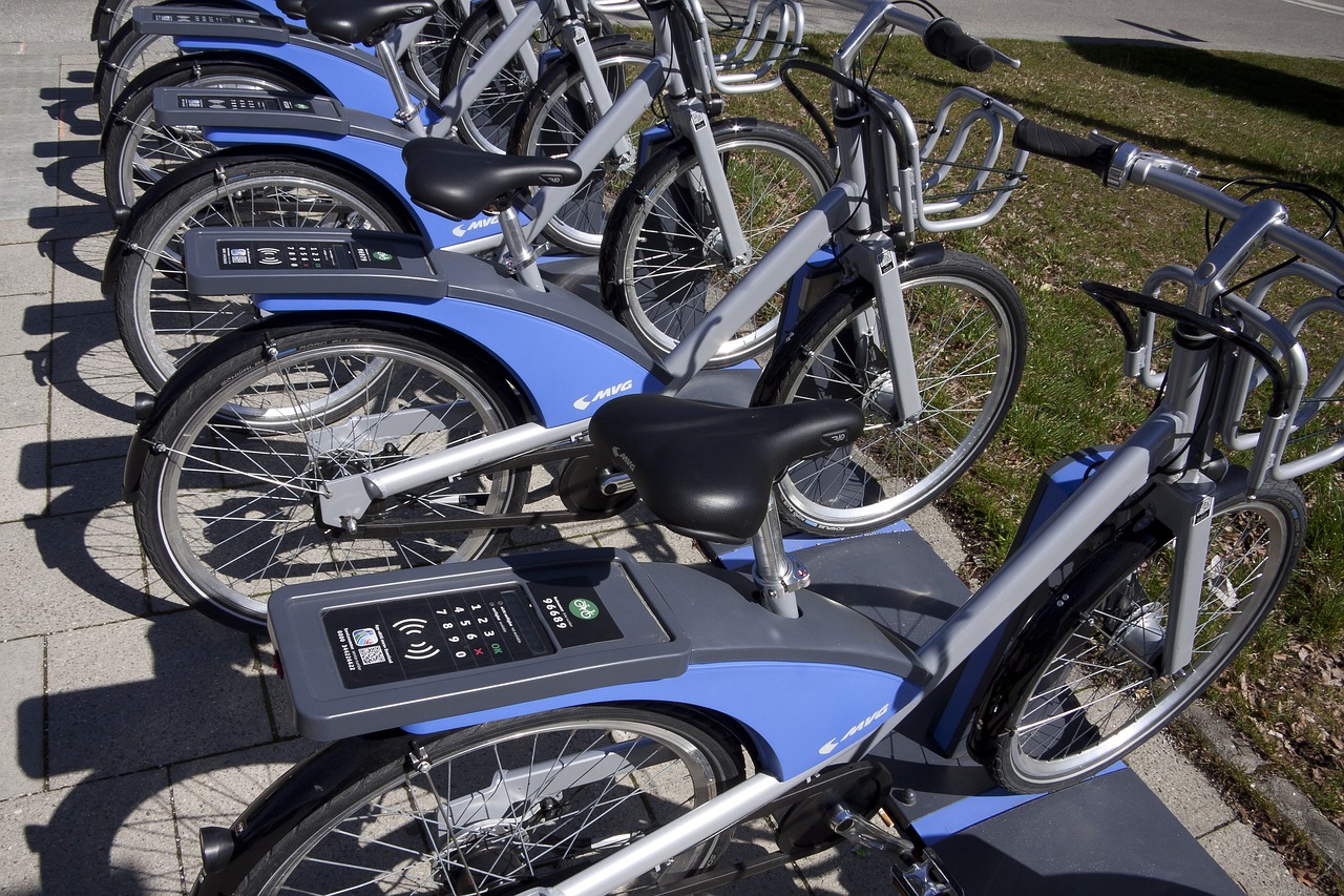 : Entdecken Sie den "Masterplan Mobilität Münster 2023+", eine wegweisende Initiative zur Schaffung einer umweltfreundlichen und klimaneutralen Mobilität in Münster, die die Stadt bis 2035 transformieren wird. Mit 31 neuen Mobilstationen treibt Münster die umweltfreundliche Mobilität im Stadtgebiet entscheidend voran. Alle Infos zu Konzept und Standorten.
