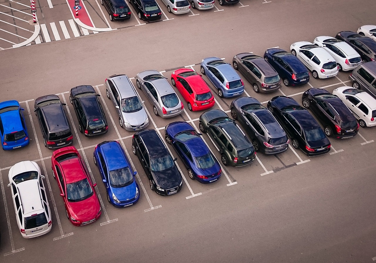 Ein schwerer Verkehrsunfall ereignete sich auf dem Parkplatz eines Supermarkt in Steinfurt, bei dem eine Fußgängerin schwer verletzt wurde. Erfahren Sie mehr über den Unfall und die Folgen.