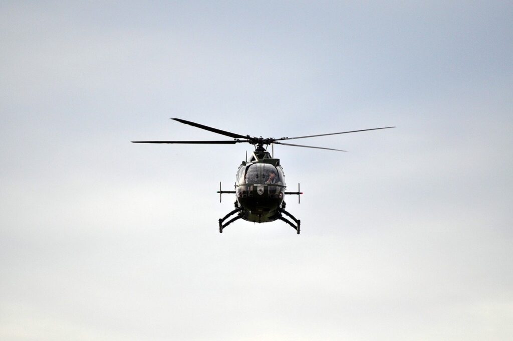 Nach einem dramatischen Bleibatterien-Diebstahl in Senden leitete die Polizei einen Großeinsatz ein, inklusive Hubschraubersuche und Verfolgungsjagd. Polizeieinsatz in Münster-Coerde: Hubschrauber führt zu Festnahmen nach Autodiebstahl. Zwei Verdächtige wurden lokalisiert und festgenommen.