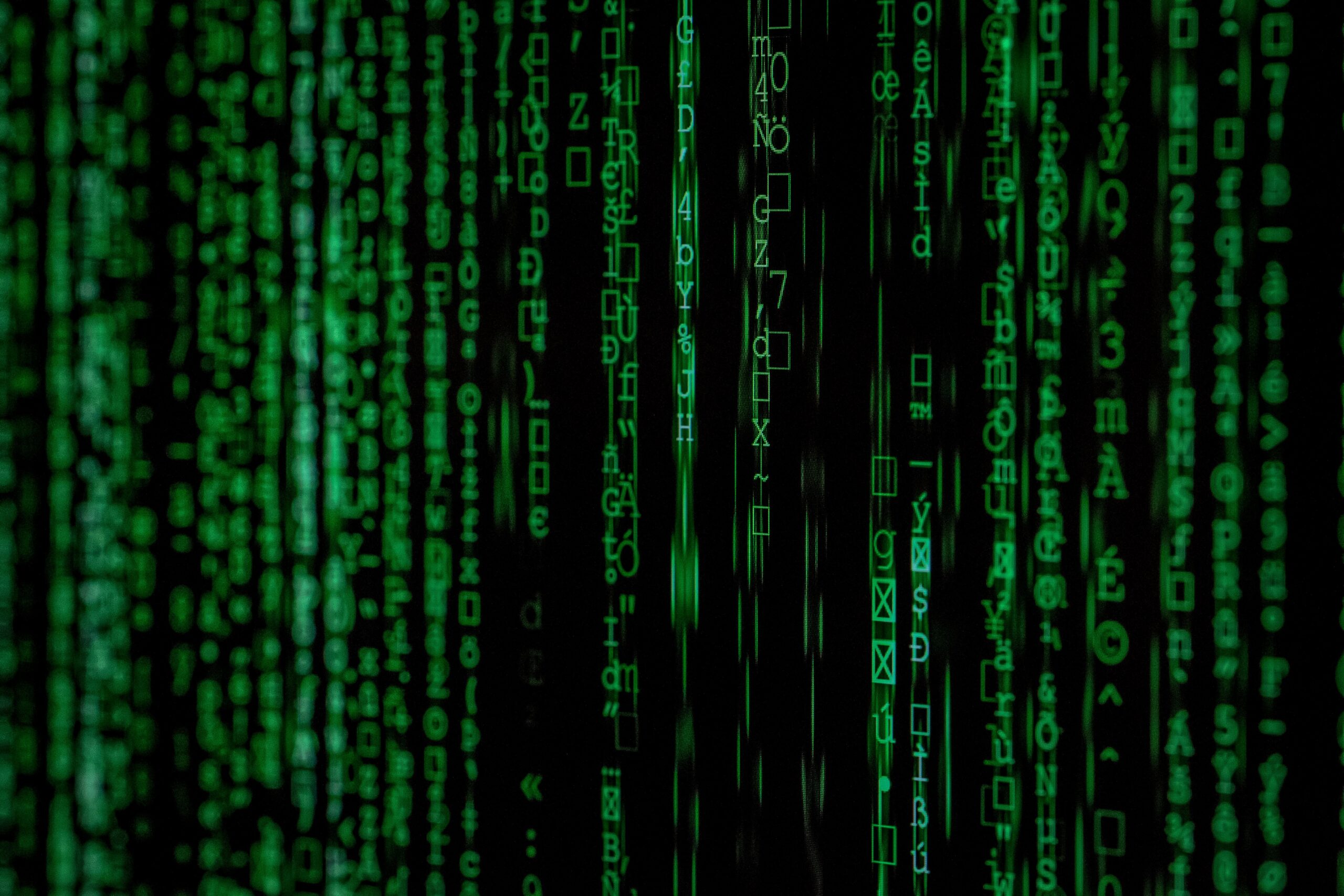 Der Weltweite Einfluss von Cyberkriminalität: Ein Neuer Index Enthüllt Einführung in den "World Cybercrime Index" In einer Welt, die zunehmend von Daten und digitaler Vernetzung geprägt ist, entsteht eine neue Kennzahl: der "World Cybercrime Index". Entwickelt von einer Gruppe internationaler Wissenschaftler und veröffentlicht im renommierten Magazin Plos One, zielt dieser Index darauf ab, die Bedrohung durch Cyberkriminalität auf Länderebene zu messen. Er bietet eine Grundlage, um nicht nur bekannte Brennpunkte, sondern auch weniger offensichtliche Länder zu identifizieren, die für ihre digitalen Verbrechen bekannt sind.