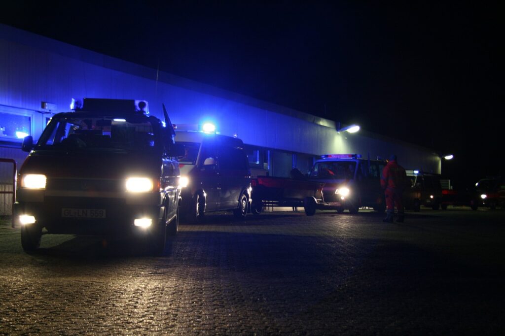 Besonders schwerer Diebstahl am Hagener Hauptbahnhof: Eine hilflose 17-Jährige wird ausgeraubt. Polizei ermittelt gegen zwei Verdächtige. Bei einer Razzia im Nagelstudio in Bocholt wurden illegale Beschäftigung und menschenunwürdige Bedingungen entdeckt. Ermittlungen zu Sozialversicherungsbetrug laufen. Großrazzia gegen Menschenhändlerring in sechs Bundesländern: Zehn Festnahmen, 29 Durchsuchungen und hohe Geldsummen sichergestellt.