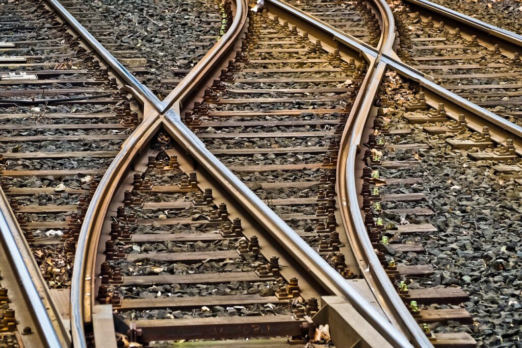 Leiche in Drensteinfurt: Die Sperrung der Bahnstrecke Münster–Hamm sorgte für Chaos im Zugverkehr. Jetzt informieren! Die Bombenentschärfung in Osnabrück legt den Zugverkehr lahm. Erfahre hier, welche Strecken betroffen sind und wann sich die Lage entspannt.