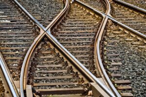 Leiche in Drensteinfurt: Die Sperrung der Bahnstrecke Münster–Hamm sorgte für Chaos im Zugverkehr. Jetzt informieren! Die Bombenentschärfung in Osnabrück legt den Zugverkehr lahm. Erfahre hier, welche Strecken betroffen sind und wann sich die Lage entspannt. Schiene.NRW-Reform: Das Ende der Zersplitterung im Bahnverkehr