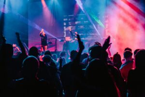 Egal ob elektronische Beats, poppige Girls-Night oder nostalgische Sounds – der Tanz in den Mai 2025 in Münster bietet das passende Event.
