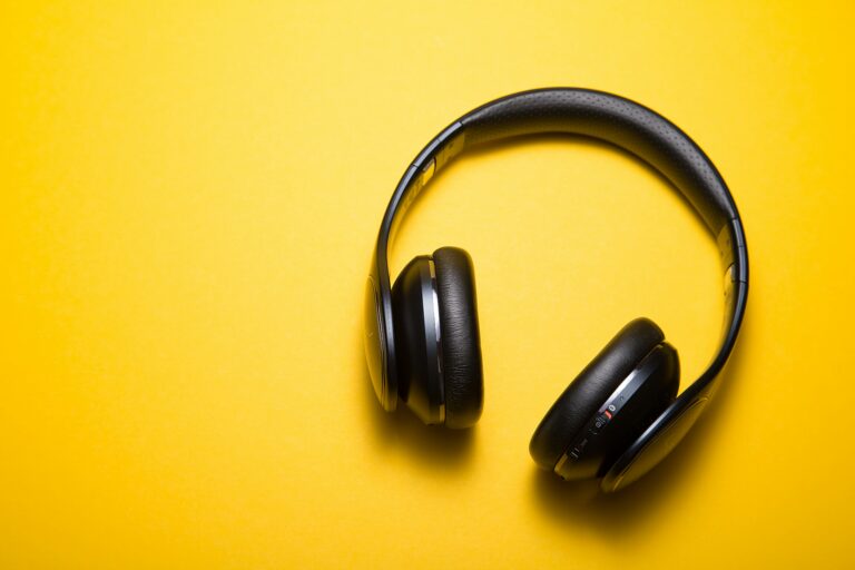 Spotify zieht die KI-Bremse: Neue Kennzeichnung für künstliche Künstler