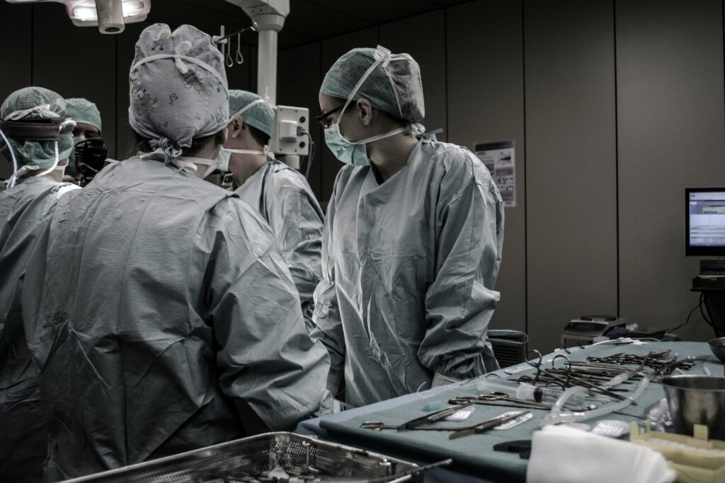 Einführung des Bundes-Klinik-Atlas Das Bundesgesundheitsministerium hat den Bundes-Klinik-Atlas freigeschaltet, der Teil einer umfangreichen Krankenhausreform ist. Der Online-Atlas ist im Krankenhaustransparenzgesetz verankert, das von Bundesgesundheitsminister Karl Lauterbach (SPD) vorangetrieben wird.