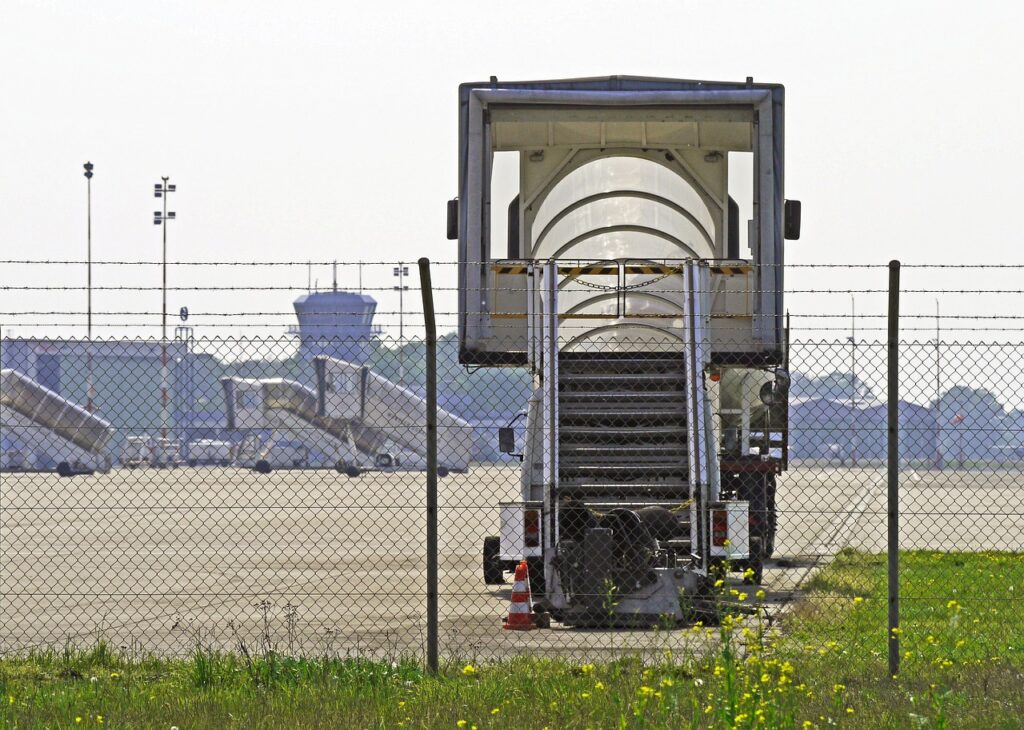 Am 21. Mai 2024 landete eine Ryanair-Maschine sicher am FMO trotz Problemen mit den Landeklappen. Alle 189 Passagiere blieben unverletzt.