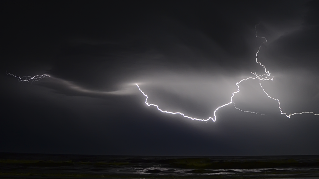 Ein Unwetter in Nordrhein-Westfalen verursachte massive Schäden durch Tornados im Münsterland. Besonders betroffen waren Telgte und Sendenhorst. Erfahren Sie mehr über die Folgen und die Wetterentwicklung.