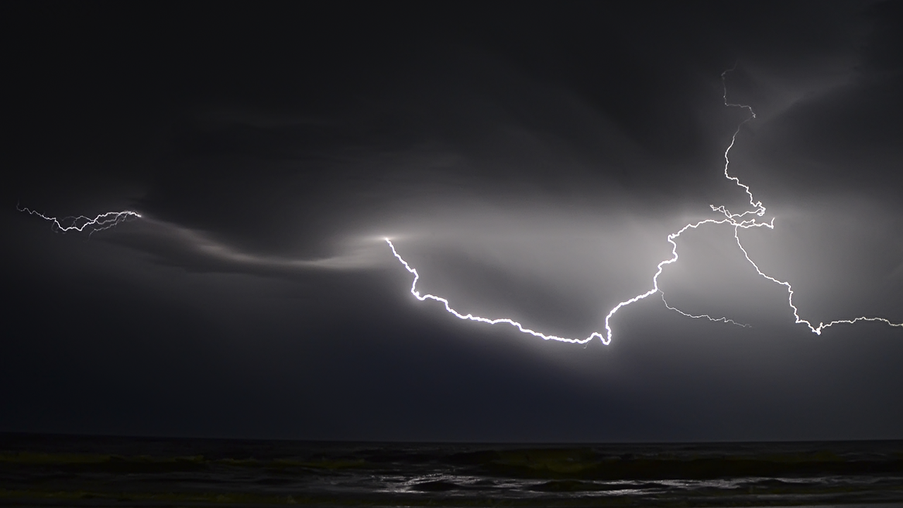 Ein Unwetter in Nordrhein-Westfalen verursachte massive Schäden durch Tornados im Münsterland. Besonders betroffen waren Telgte und Sendenhorst. Erfahren Sie mehr über die Folgen und die Wetterentwicklung.