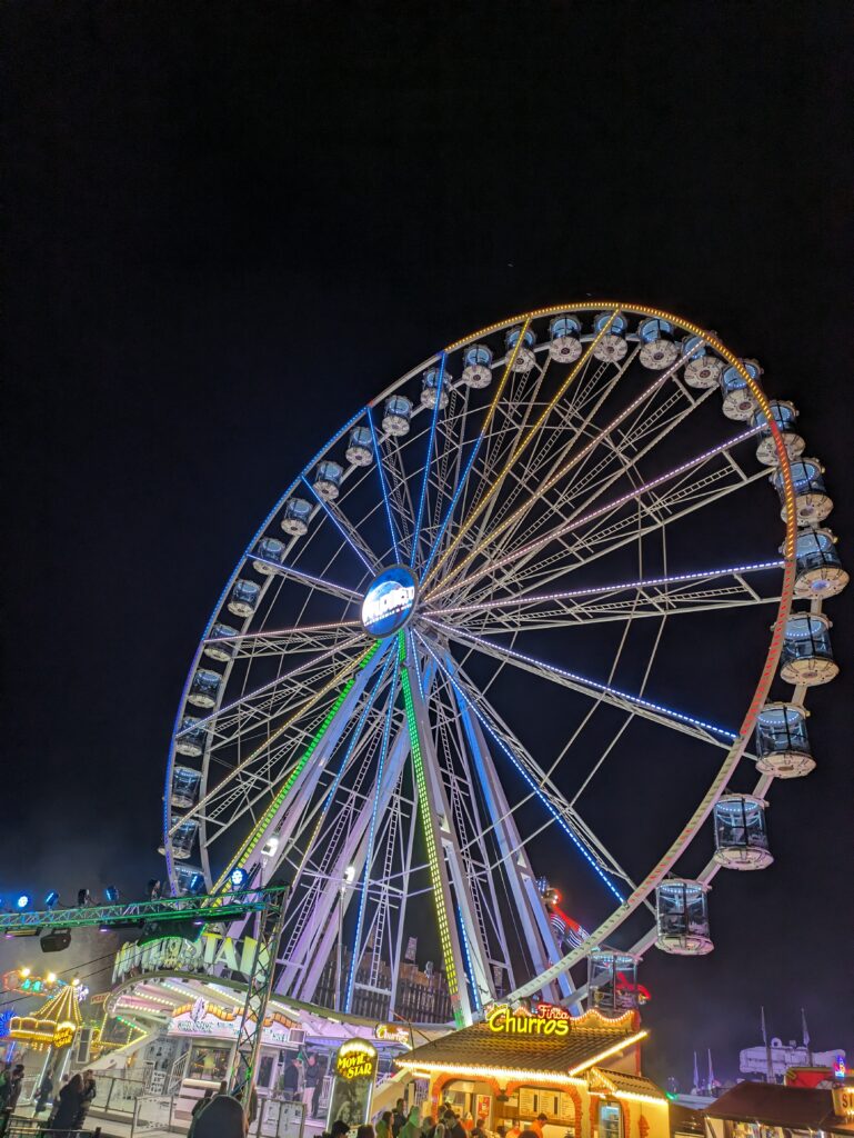 Der Send Münster ist das größte Volksfest in Westfalen und bietet Fahrgeschäfte, Kulinarik und Unterhaltung für die ganze Familie. Erfahren Sie hier mehr!
