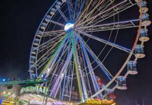 Der Send Münster ist das größte Volksfest in Westfalen und bietet Fahrgeschäfte, Kulinarik und Unterhaltung für die ganze Familie. Erfahren Sie hier mehr!
